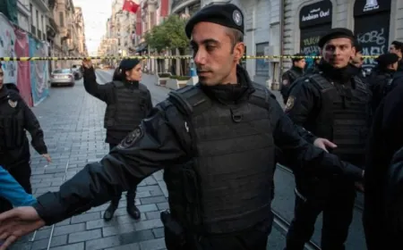 احتجاجات قرب مقر الشرطة الرئيسي باسطنبول على خلفية احتجاز رئيس البلدية