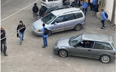 بالصورة-إخلاء المدرسة الرسمية في بلدة جبشيت بعد ورود إنذار إلى هواتف عدد من السكان بضرورة الإخلاء