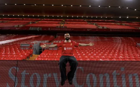 محمد صلاح يُبهر الجميع بساعة فاخرة خلال توقيع عقده مع ليفربول... كم بلغت قيمتها؟