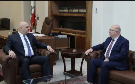 ‏الرئيس عون التقى قبل جلسة مجلس الوزراء، وزير العمل الدكتور محمد حيدر، واطّلع منه على ما تحقق في الوزارة، ومنها الاعداد لرفع الحد الادنى للأجور قريباً والمكننة، وإعداد دراسة عن واقع سوق العمل في لبنان للبنانيين والأجانب