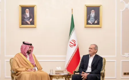 وزير الدفاع السعوديّ يلتقي الرئيس الإيرانيّ ويستعرضان العلاقات السعودية الإيرانية وسبل تعزيزها ويناقشان تطورات الأوضاع الإقليمية والدولية والجهود المبذولة