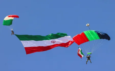 عروض عسكرية في إيران لمناسبة يوم الجيش