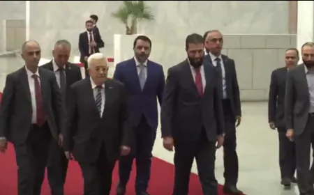 الرئيس السوري أحمد الشرع يستقبل الرئيس الفلسطيني محمود عباس والوفد المرافق له في قصر الشعب بدمشق