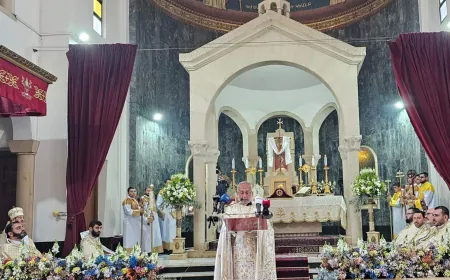 البطريرك ميناسيان في قداس القيامة: لنعد إلى ضمائرنا ونبارك وطننا رغم الجراح