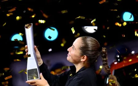 أوستابنكو غير المصنفة تصعق سبالينكا الأولى عالميا في نهائي شتوتغارت