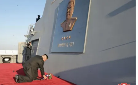 كوريا الشمالية تكشف عن سفينة حربية جديدة