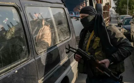 شحنة سلاح في حافلة من لبنان إلى القصير... والأمن السوري يحقق