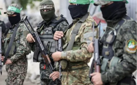 كتائب القسام توثق إنقاذ أسرى إسرائيليين من تحت أنقاض نفق مدمر