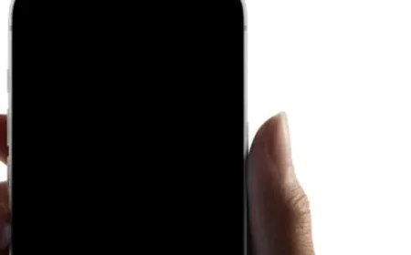 هل ستطلق "أبل" هاتف "iPhone 17e" العام المقبل؟