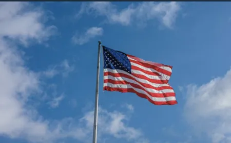 البحرية الأميركية: إصابة بحار بجروح طفيفة جراء سقوط طائرة إف 18 من على متن حاملة طائرات في البحر الأحمر