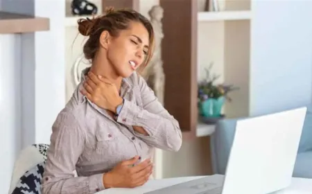 دراسة تُحذر.. الجلوس أكثر من 6 ساعات يوميًا يهدد صحة الرقبة!