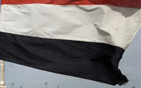 الطيران الأمريكي يشن غارة على مديرية الحوك بمحافظة الحديدة في اليمن.