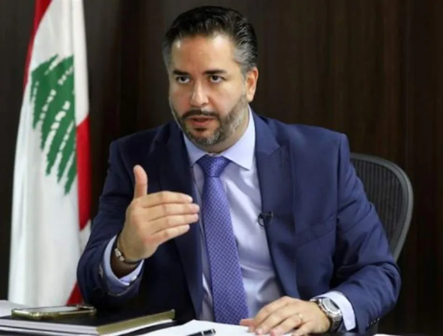 أمين سلام خارج نقابة المحامين في طرابلس
