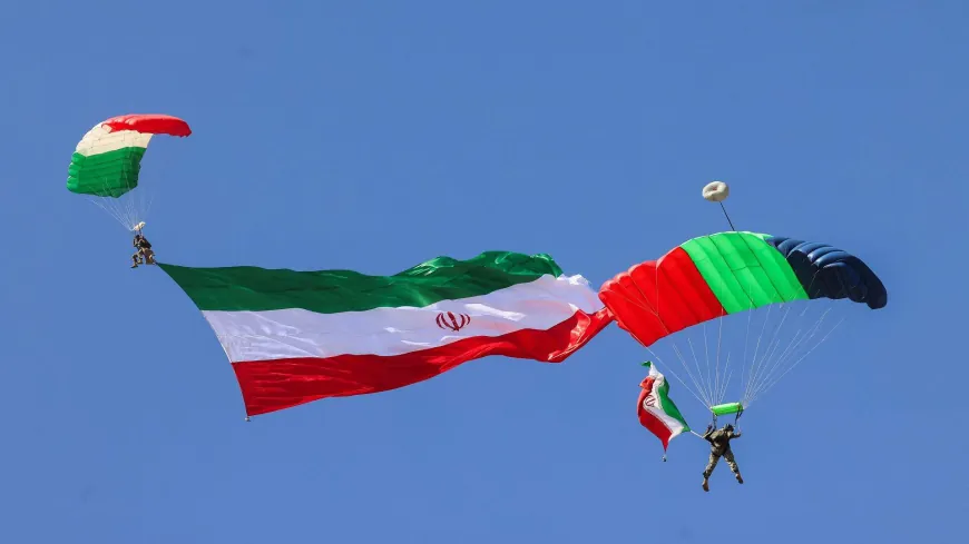عروض عسكرية في إيران لمناسبة يوم الجيش