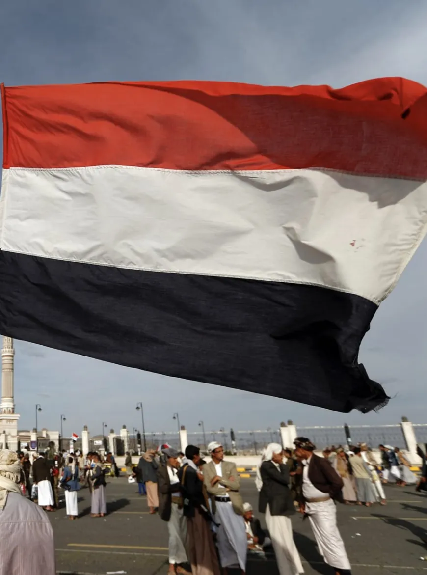 الطيران الأمريكي يشن غارة على مديرية الحوك بمحافظة الحديدة في اليمن.