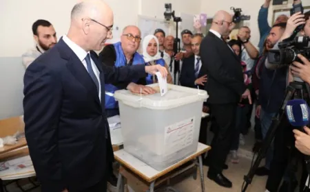 وزير الداخلية يدلي بصوته ويشدد على أهمية المشاركة في هذا الاستحقاق الديمقراطي