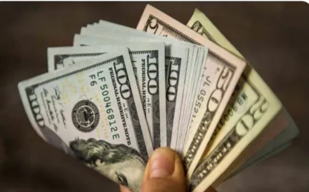 الدولار يتراجع وجولة على أسعار العملات