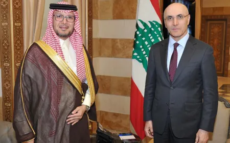 السفير السعودي يبحث مع الحجار سبل تعزيز التعاون والتنسيق بين البلدين