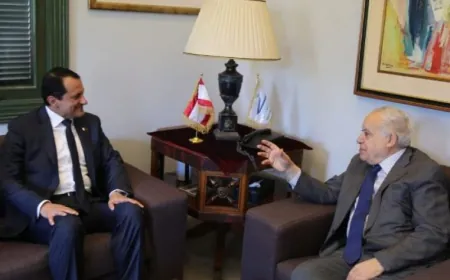 سفير قطر بعد زيارته وزير الثقافة: نأمل أن تبصر المشاريع التنموية المشتركة النور قريبا