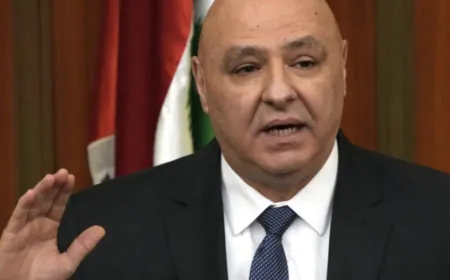 ‏الرئيس عون امام حاكم مصرف لبنان ونوابه : مسؤوليتكم كبيرة لاعادة ثقة الداخل والخارج بالنظام المصرفي اللبناني وفي حماية العملة الوطنية ، والعمل بشفافية بعيدا عن التدخلات السياسية يساهم في مسيرة النهوض الاقتصادي