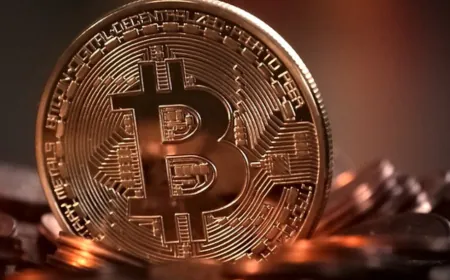 البيتكوين تتجاوز 100 ألف دولار للمرة الأولى منذ شباط 2025