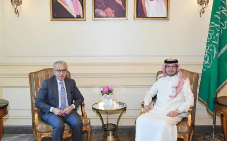 إستقبل سفير خادم الحرمين الشريفين  ⁧‫وليد بخاري‬⁩ ⁦ ، معالي الوزير الدكتور عامر البساط وزير الإقتصاد