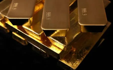 الذهب فوق 3300 دولار في بداية تعاملات آخر جلسات الأسبوع