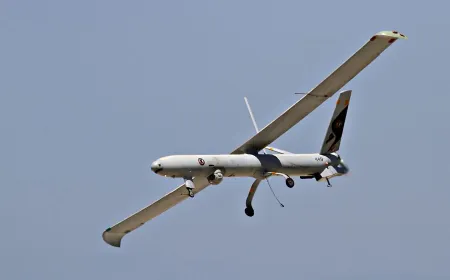 محلقة اسرائيلية القت قنبلة صوتية على معمل حجارة في بلدة كفركلا