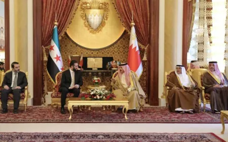 الشرع يبحث مع عاهل البحرين العلاقات الثنائية والتطورات