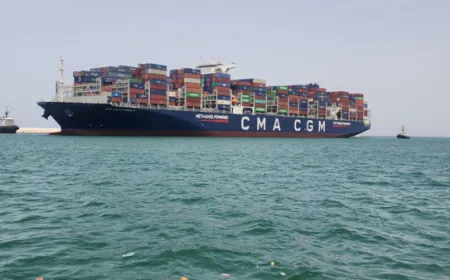 مرفأ طرابلس استقبل السفينة العملاقة  CMA CGM COBALT تامر: سابقة تؤكد الإمكانات التشغيلية العالية للمرفأ