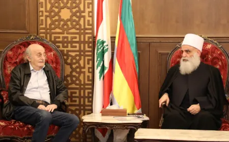 شيخ العقل بحث هاتفيا وجنبلاط في واقع الحال في ضوء المستجدات