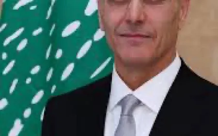 وزير الداخلية والبلديات احمد الحجار، في خِلال دَردَشَةٍ مَع الإِعلاميين، في خِلالِ جَولَتِهِ التَفَقُدِيَّة على سير العملية الإنتخابية في مركز الإقتراع في بيروت: