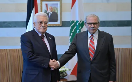 رئيس الحكومة نواف سلام يستقبل الرئيس الفلسطيني محمود عباس في السرايا الحكومية