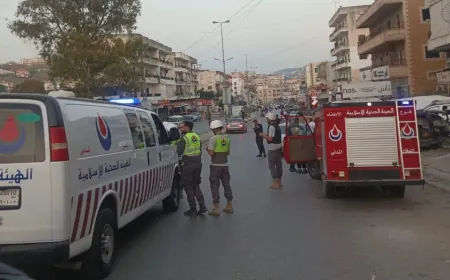 *فرق الدفاع المدني انتشرت في محيط المبنى الذي هدّد العدو الإسرائيلي باستهدافه في تول (النبطية) وهو مبنى استهدفه سابقاً*