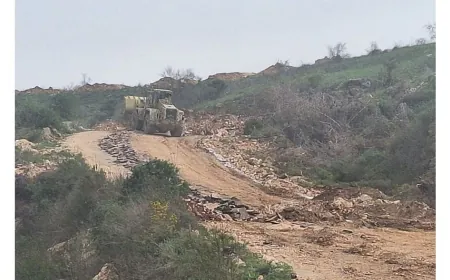 الجيش يزيل الساتر الترابي في ميس الجبل