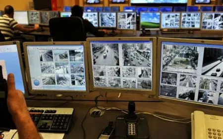 حركة المرور كثيفة جراء تصادم شاحنة وسيارة