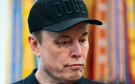 إصابة عين إيلون ماسك وربطه زوجة ماكرون بإجابة على سؤال "عمّا حدث" يشعل تفاعلا