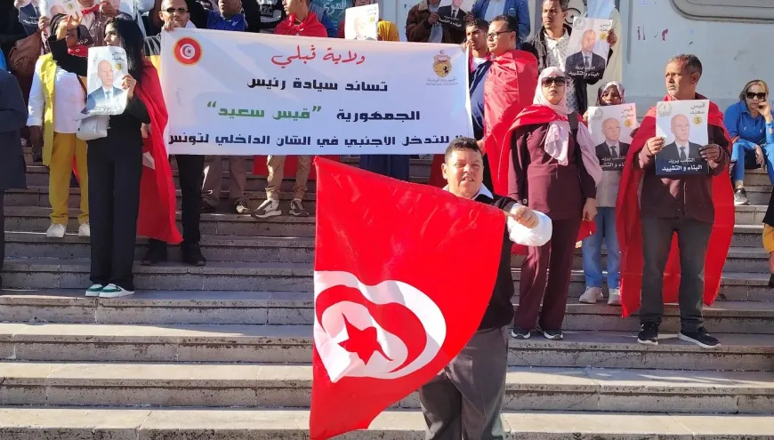 معارضو ومؤيدو الرئيس التونسي يحتجون بالعاصمة وسط انقسام سياسي حاد