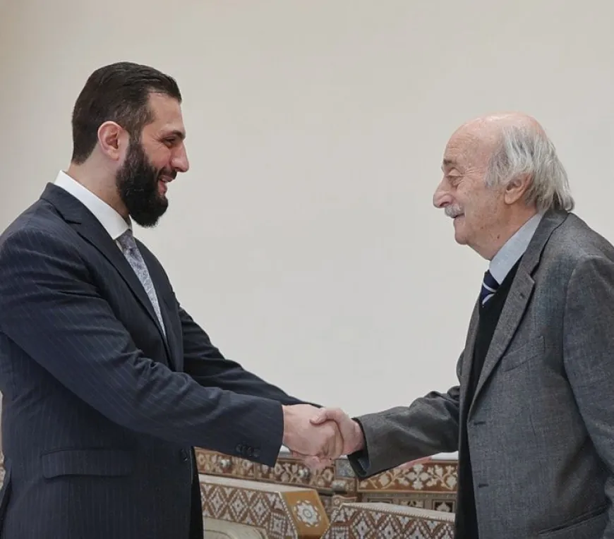 الرئيس الشرع بحث في دمشق مع الزعيم الدرزي اللبناني وليد جنبلاط أوضاع الدروز في سوريا