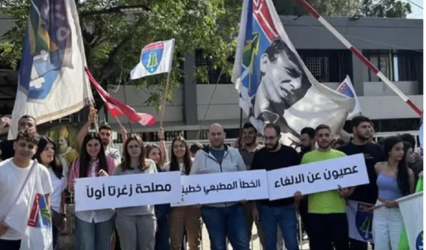 اعتصام أمام سرايا زغرتا رفضاً لتقليص عدد المخاتير