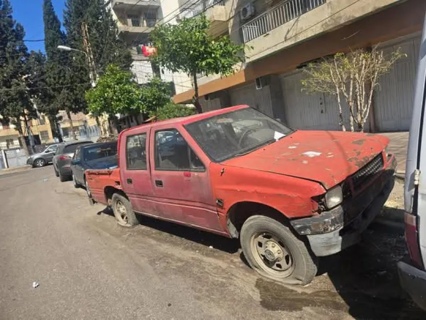 شرطة بلدية طرابلس تزيل  السيارات المهملة في أبي سمراء
