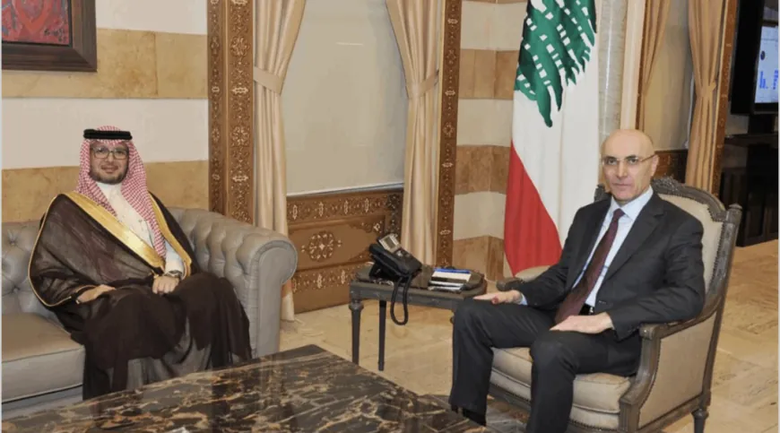 وزير الداخلية والبلديات أحمد الحجار يستقبل السفير السعودي وليد بخاري