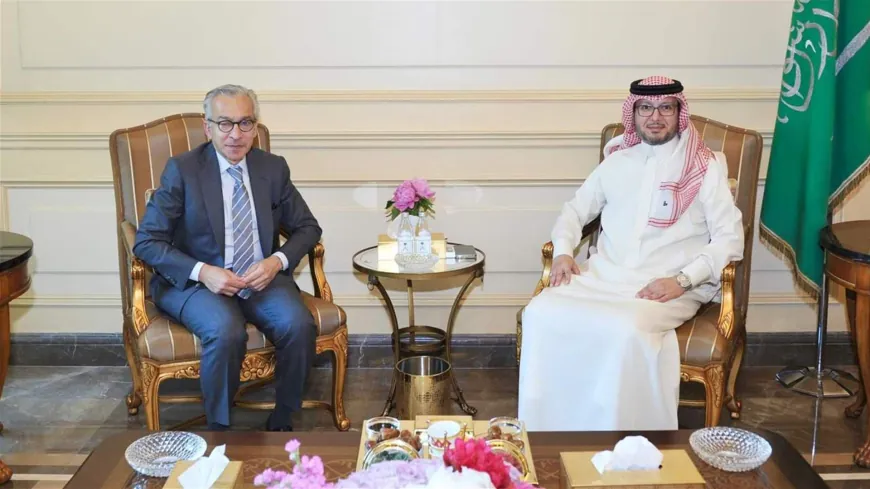 لقاء جمع بخاري ووزير الإقتصاد