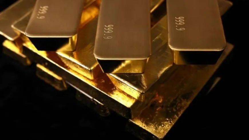 الذهب فوق 3300 دولار في بداية تعاملات آخر جلسات الأسبوع