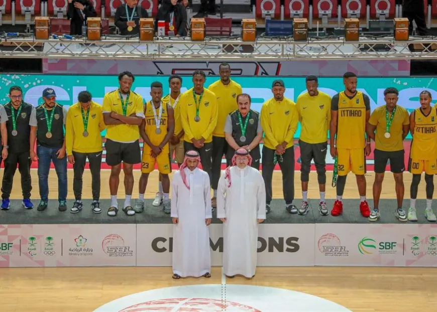 فريق نادي الإتحاد السعودي يصل بعد ساعة إلى بيروت