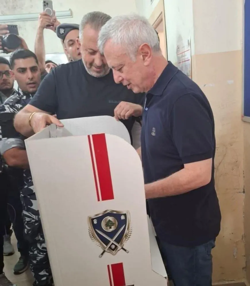 رئيس تيار المردة ‎سليمان_فرنجيّة من أحد مراكز الاقتراع في ‎زغرتا: الأهم أن يربح الناس والإنماء و"انشالله هالمنطقة من أحسن لأحسن" ونحن ضدّ التقسيم