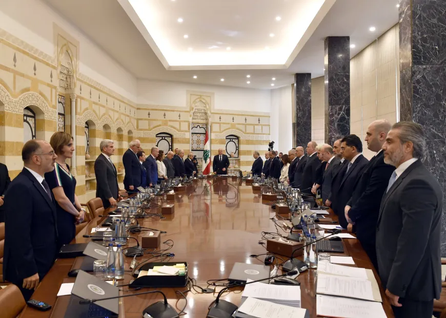 ‏الرئيس ‎عون طلب في مستهلّ جلسة مجلس الوزراء، الوقوف دقيقة صمت حداداً على الوزير السابق ‎عدنان_القصار