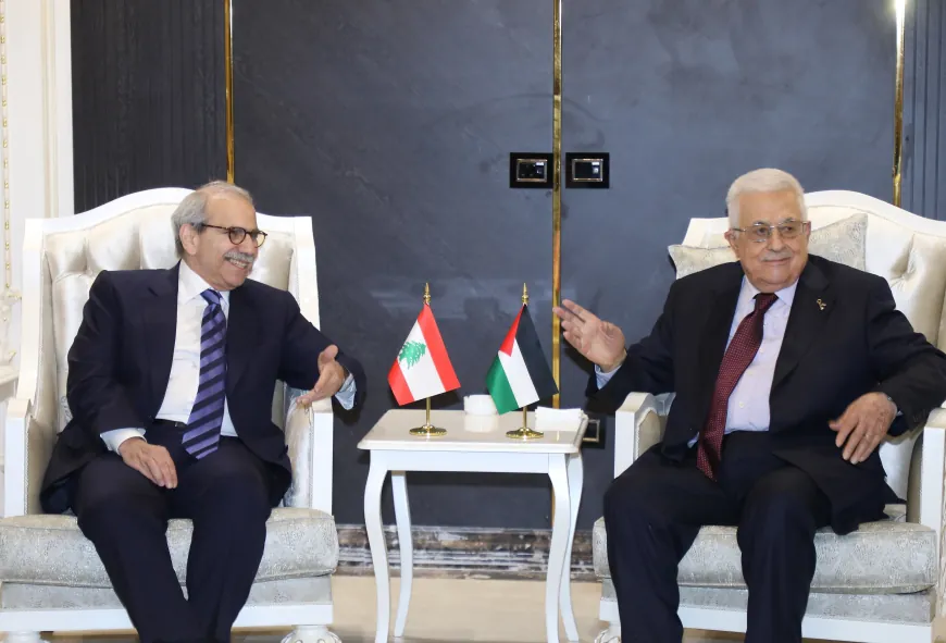 رئيس الوزراء نواف سلام يلتقي الرئيس محمود عباس ويؤكد دعم لبنان لوقف الحرب وحل الدولتين
