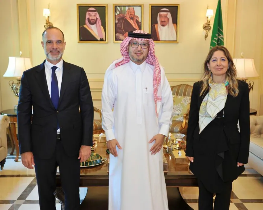سفير المملكة في لبنان يستقبل وزير الأشغال العامة والنقل