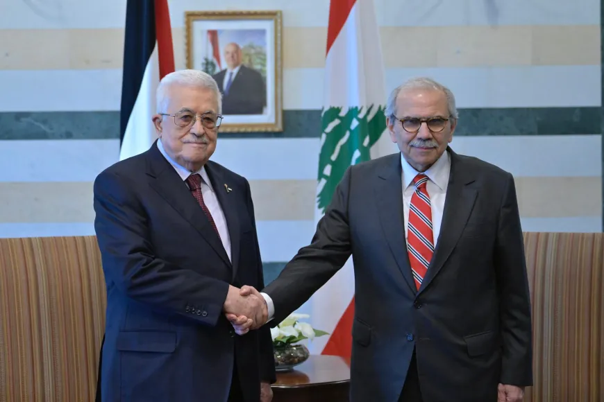 رئيس الحكومة نواف سلام يستقبل الرئيس الفلسطيني محمود عباس في السرايا الحكومية